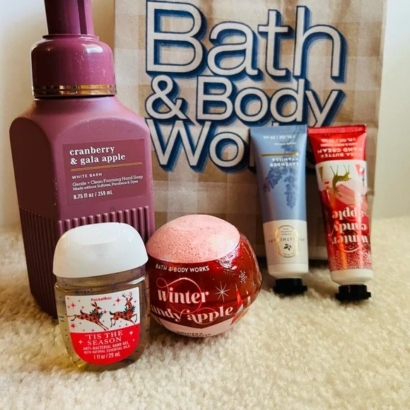 Gift Set Bath & Body Works Hand Foam Soap & Lotion Sanitizer Bath Bomb - Picture 5 of 5